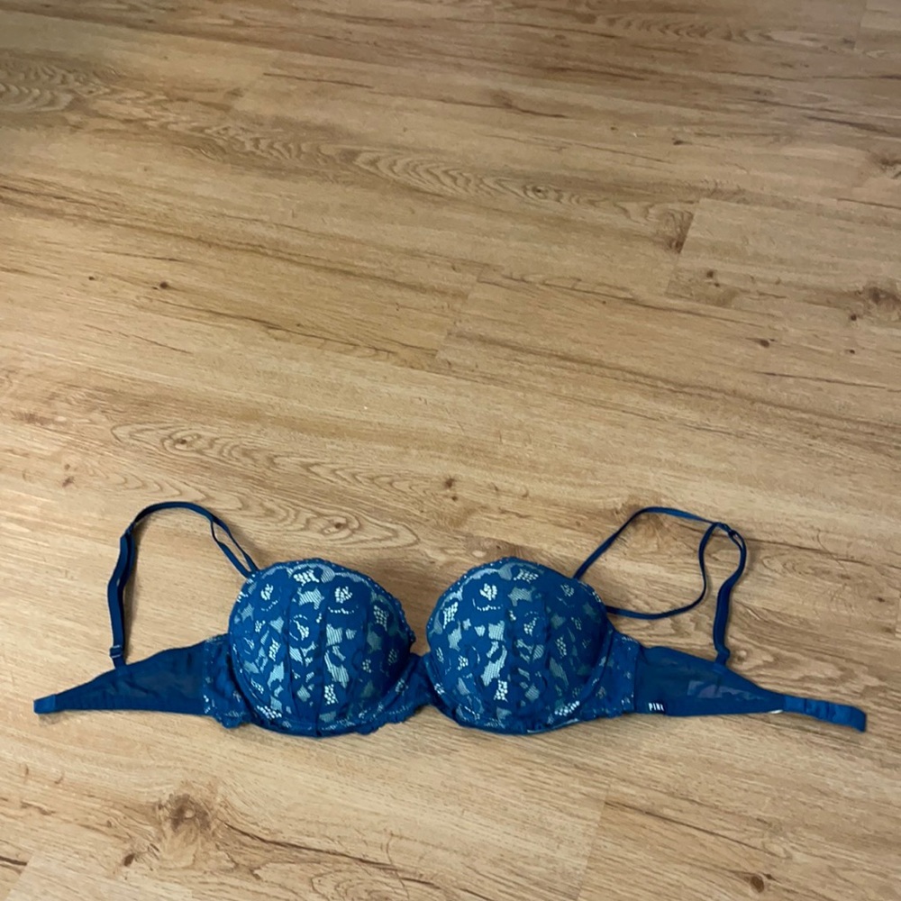 Victoria’s Secret bra size 32D
